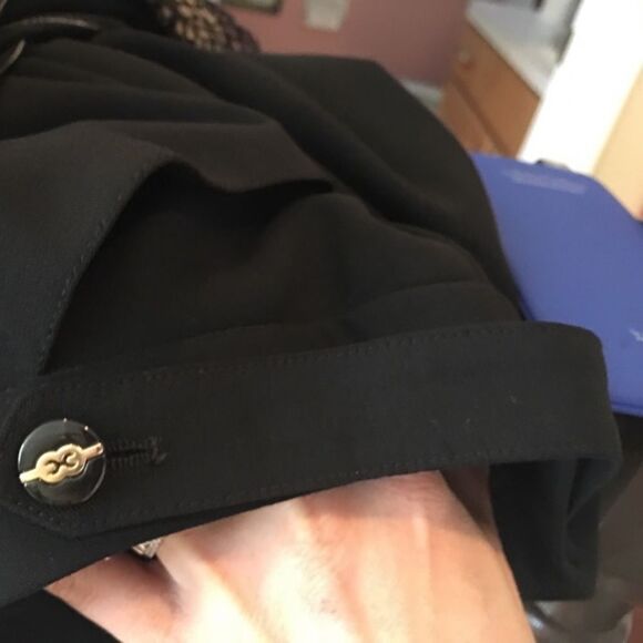 ESCADA pencil skirt with lovely buttons - Picture 6 of 8